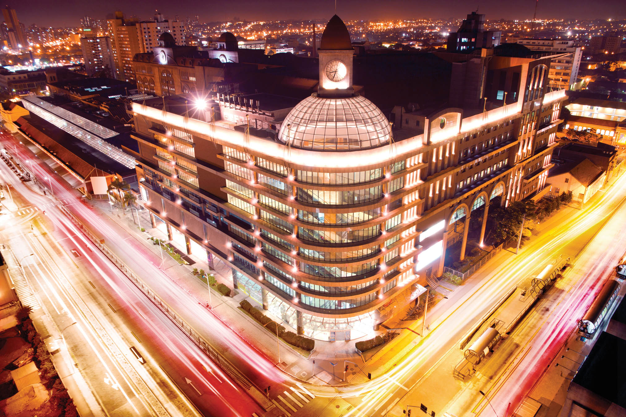 Shoppings Curitiba e Estação funcionam em novo horário