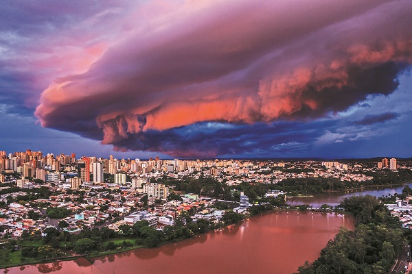 Shopping comemora aniversário com concurso de fotos sobre o céu