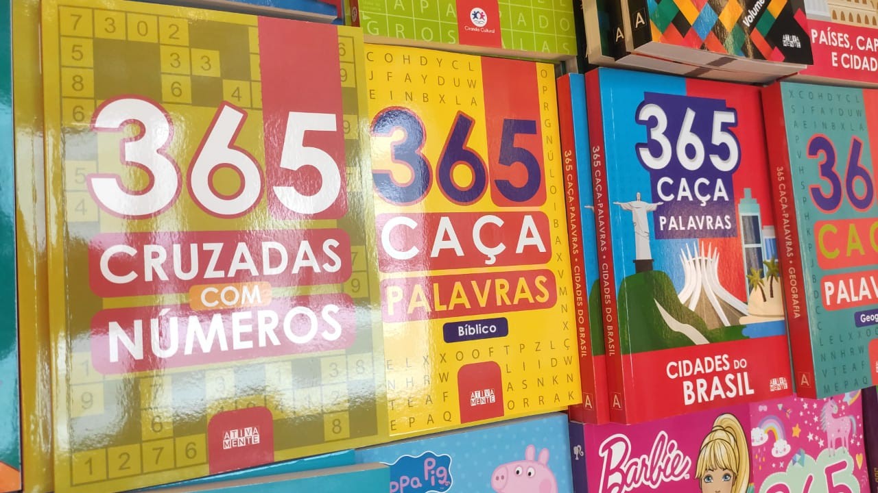 Feira do Livro reúne mais de 600 títulos em shopping de Londrina