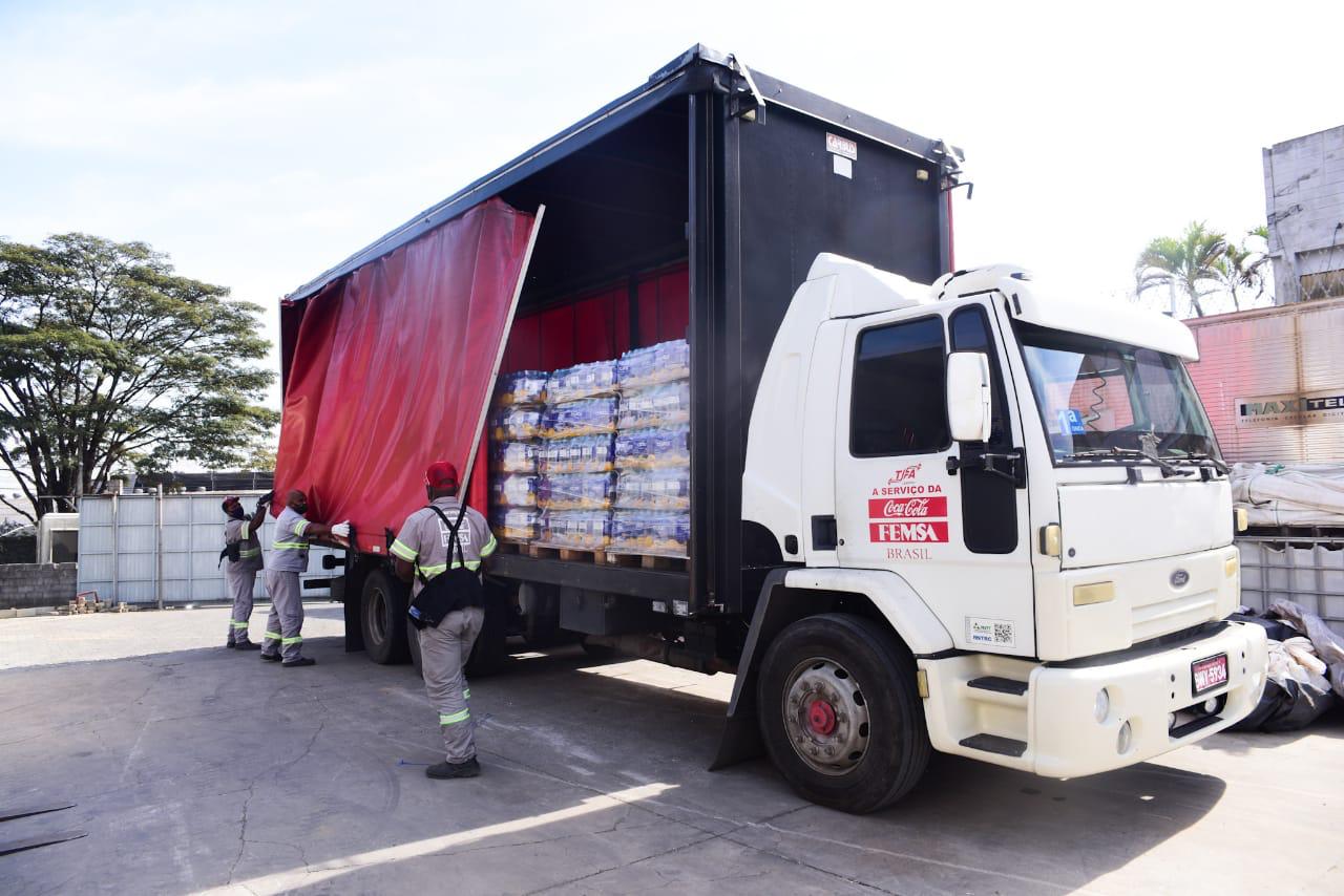 Coca-Cola FEMSA Brasil doa bebidas para projeto de combate à fome na Grande Florianópolis