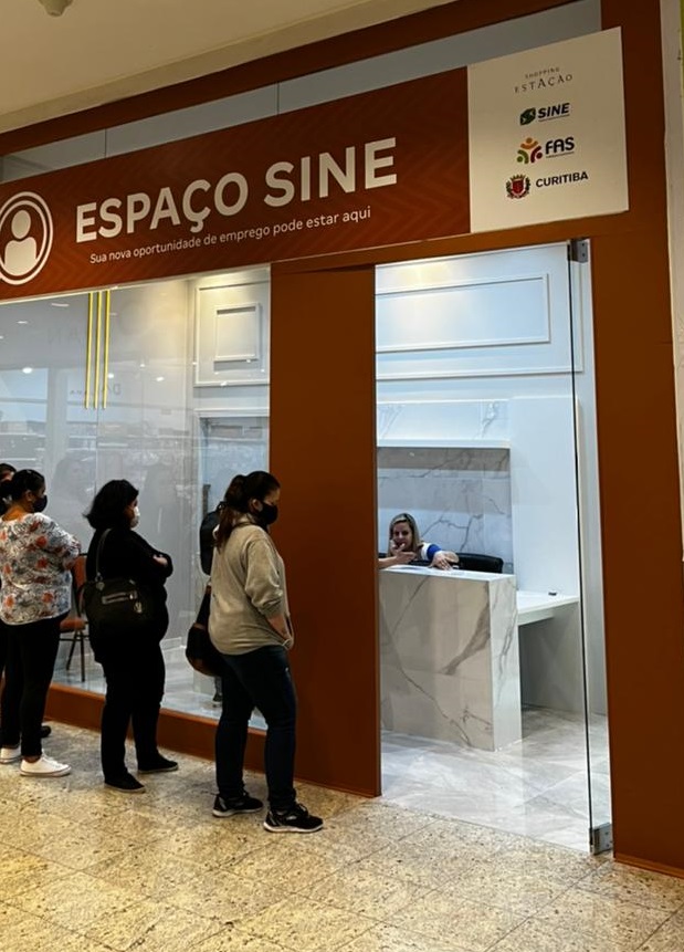 Vagas de emprego: posto do SINE no Shopping Estação abre atendimento para o público em geral