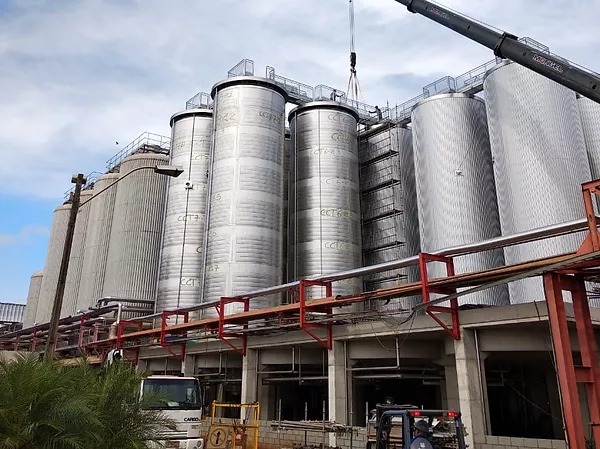 Tanque de aço inox tem grande importância na indústria brasileira