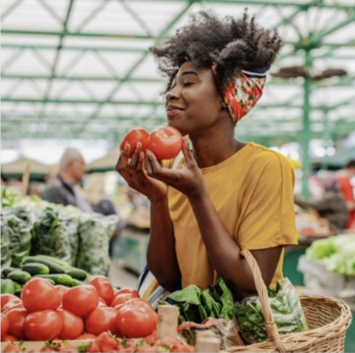 Consumidores que recebem benefícios de alimentação extrapolam os gastos