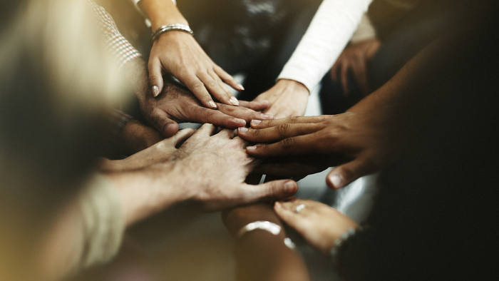 Fundação LLYC tem ajudado jovens a conquistarem o primeiro emprego