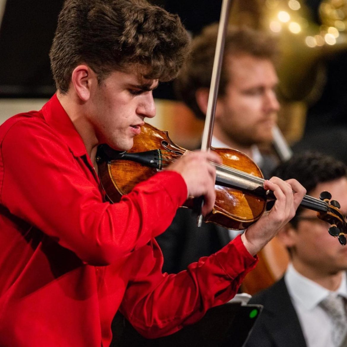 Aluno brasileiro vence competição mundial de violino