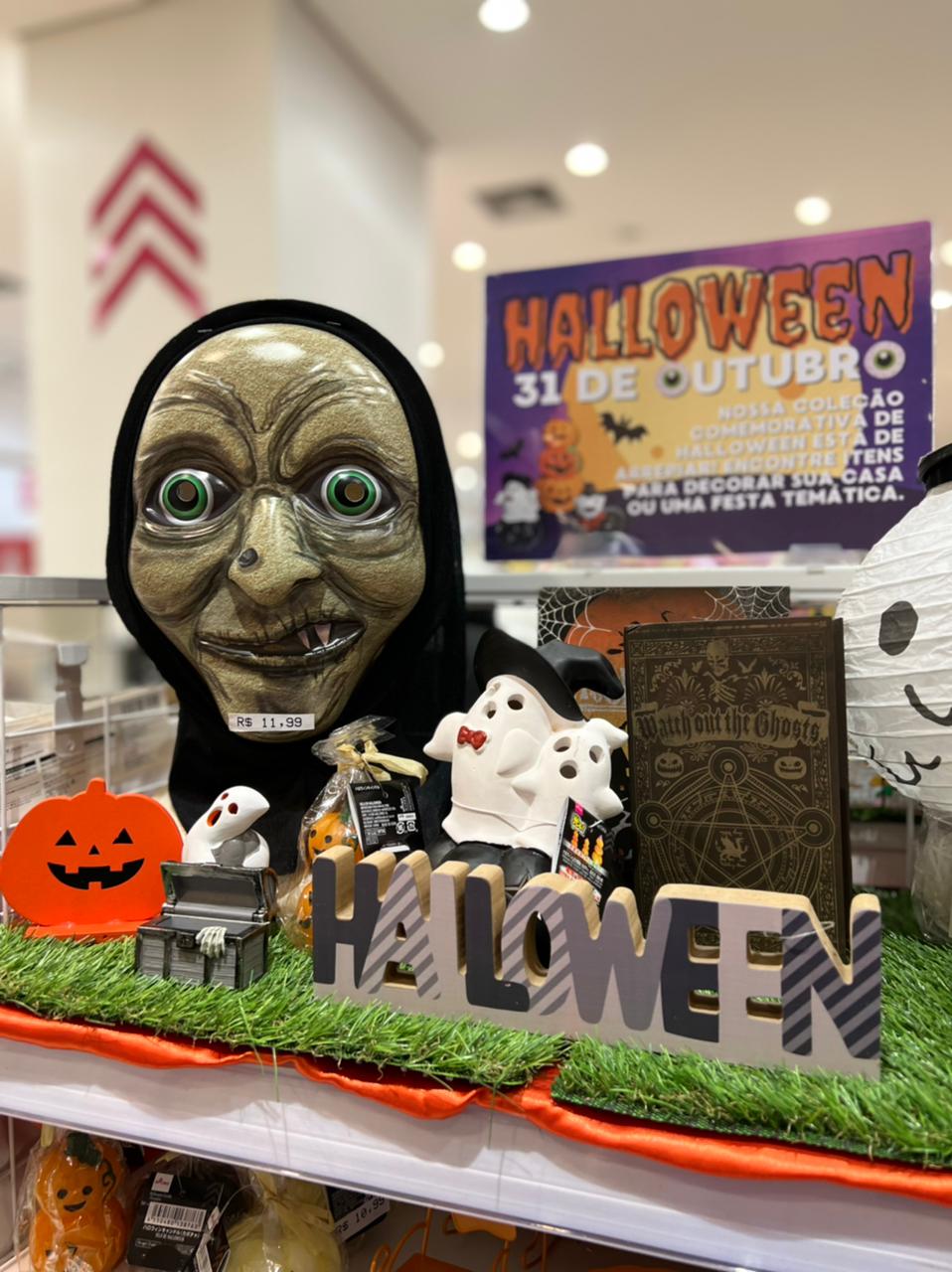 Itens de Halloween já atraem clientes em shopping de Curitiba