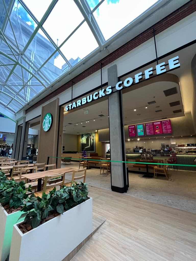 Novidade para amantes de café inaugura no Shopping Estação com deck externo e espaço ao ar livre