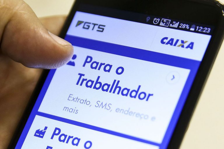 Antecipar saque do FGTS é opção para quem precisa de crédito