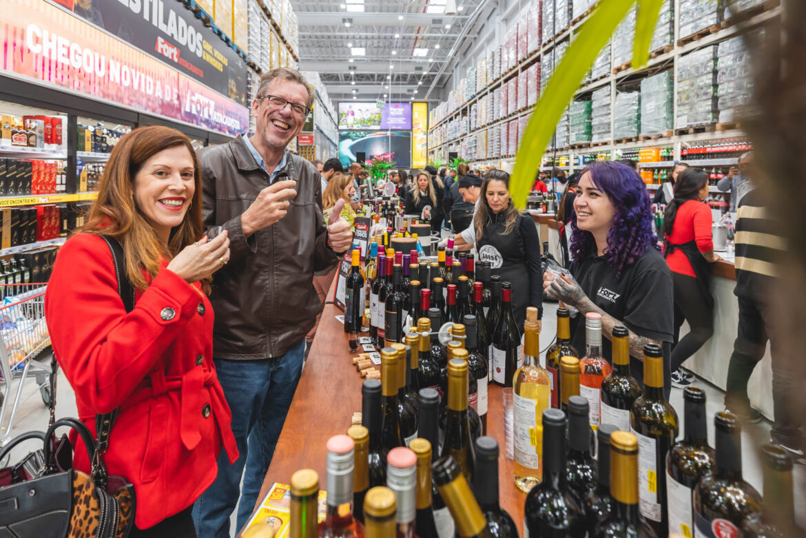 Festival Mundo dos Vinhos tem música ao vivo e degustação de queijos, massas e vinhos; confira o calendário e quais cidades recebem o evento 