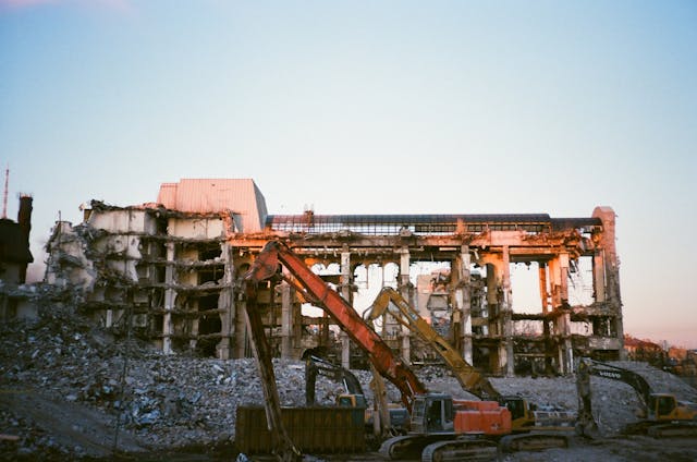 Curiosidades: como é feito o processo de demolição das construções?