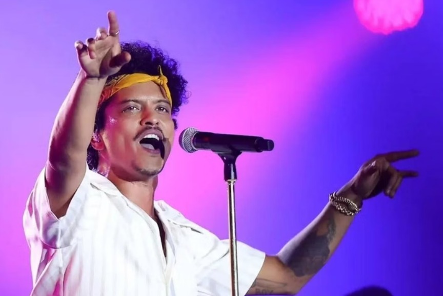 Vai no show do Bruno Mars? Confira 5 itens essenciais para levar na bolsa