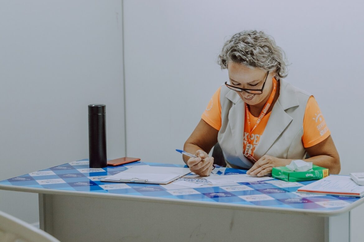 Voluntários promovem saúde mental de mulheres e adolescente