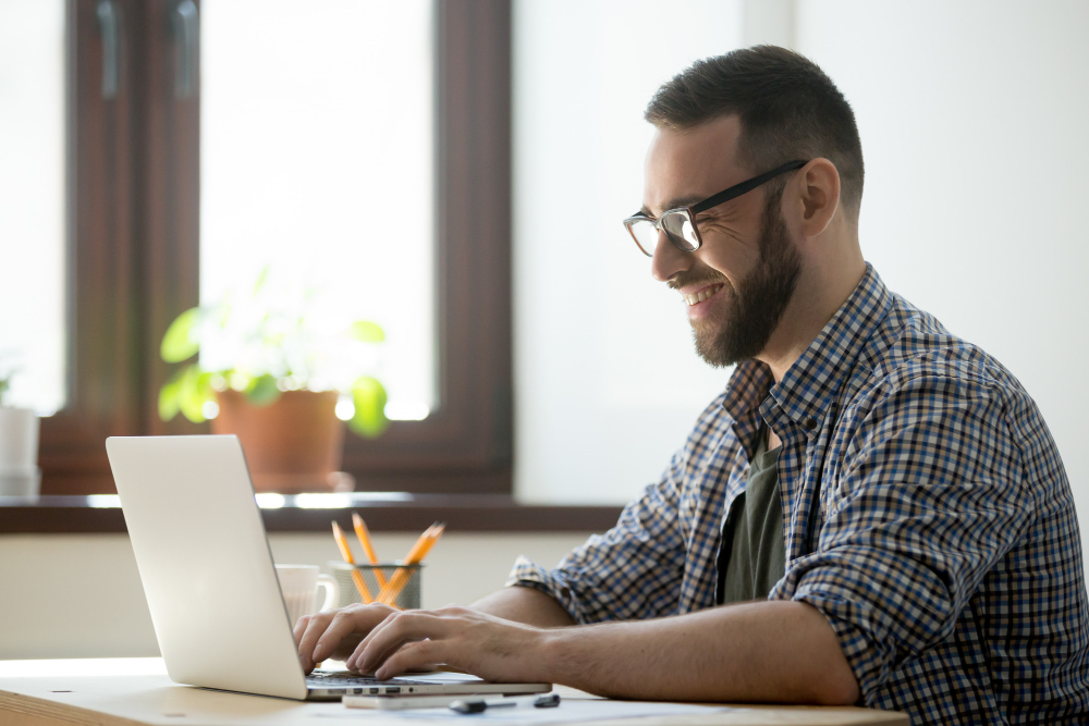 Os mitos e verdades sobre o uso da internet fibra óptica em casa